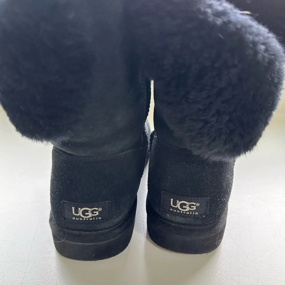 UGG black Bailey Button pull on boot.  size 10.  Boxed - Picture 8 of 14